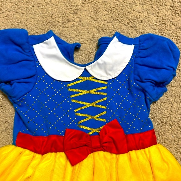 Disney baby Snow White costume onesie, size 12-18 mo. with matching headband. - Picture 2 of 8